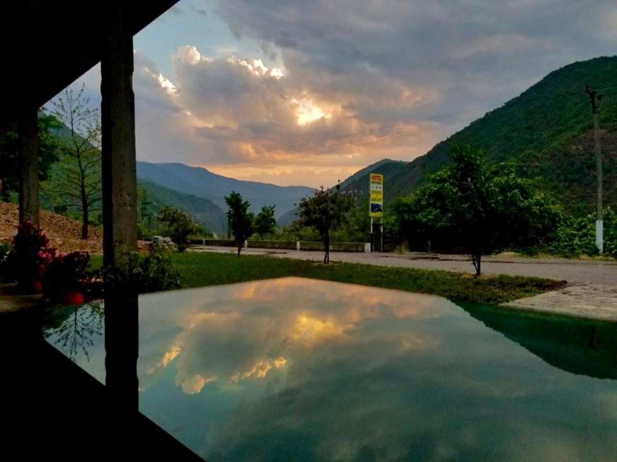 Lugina E Komanit Bagian luar foto