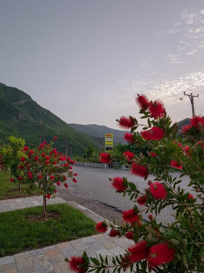 Lugina E Komanit Bagian luar foto
