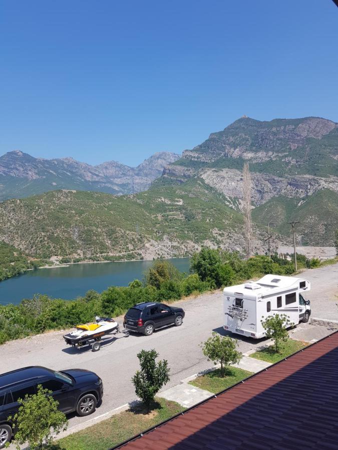 Lugina E Komanit Bagian luar foto