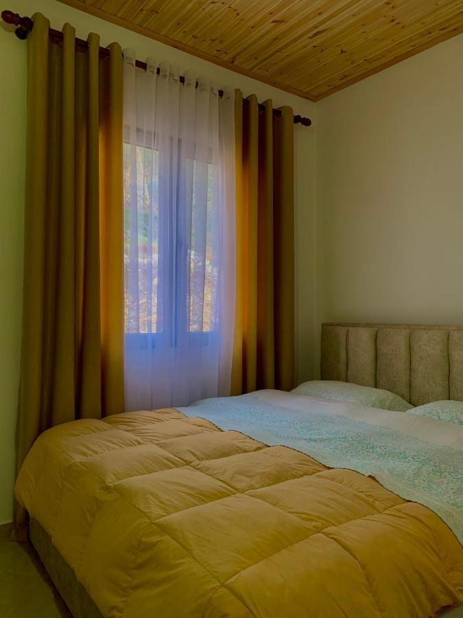 Lugina E Komanit Bagian luar foto
