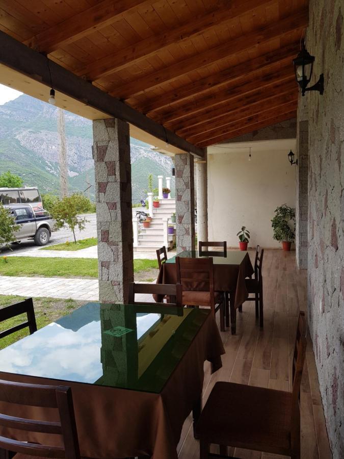 Lugina E Komanit Bagian luar foto