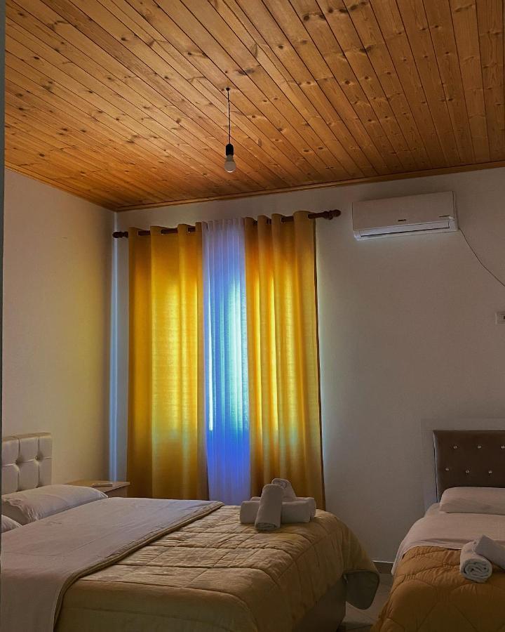 Lugina E Komanit Bagian luar foto
