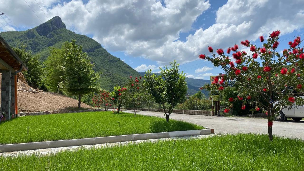 Lugina E Komanit Bagian luar foto